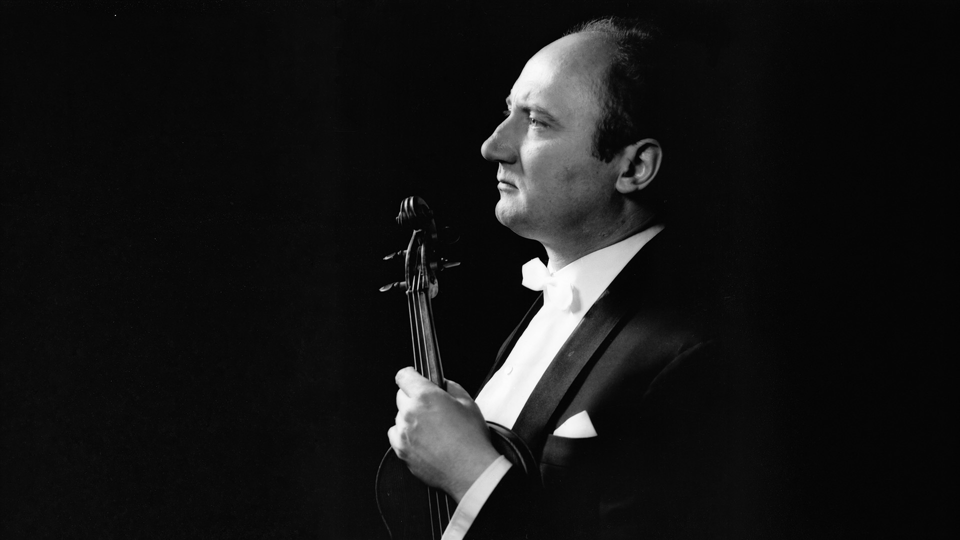 Künstlerfoto von Wolfgang Marschner mit Violine in der Hand