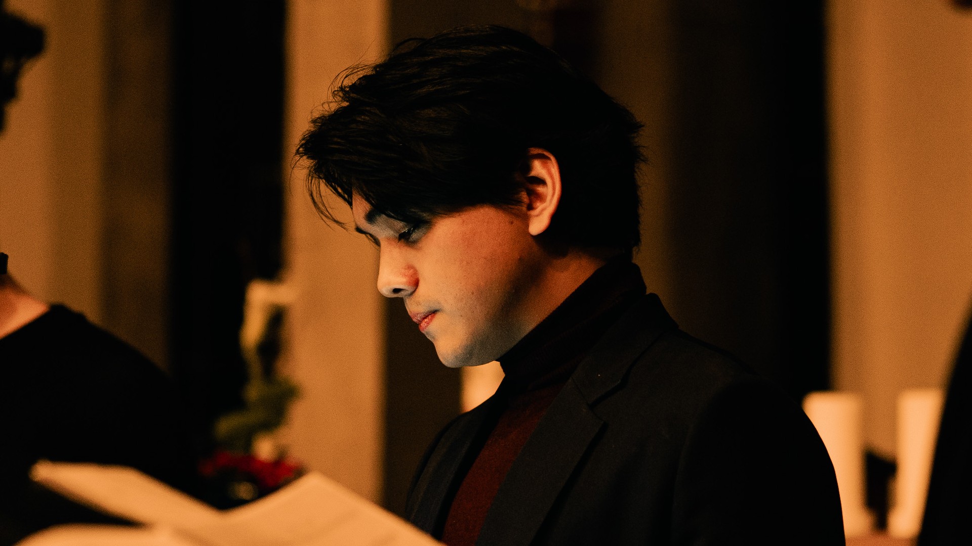 Headshot des Komponisten von der Seite