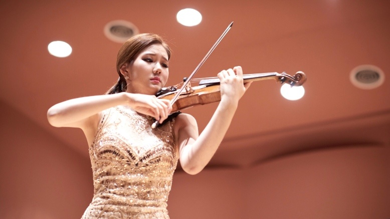 Bild, das die Violinistin Hyeji Kim zeigt