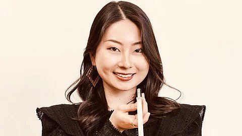 Tomoka Yamagata mit Geigenbogen