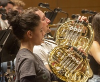 Zwei Hornisten der Hochschule für Musik Freiburg