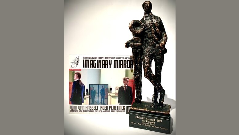 CD und Trophäe des Wettbewerbs