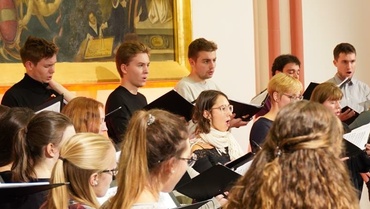 Studierende des Kammerchors singen bei einer Probe