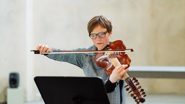 Annegret Mayer-Lindenberg spielt Viola