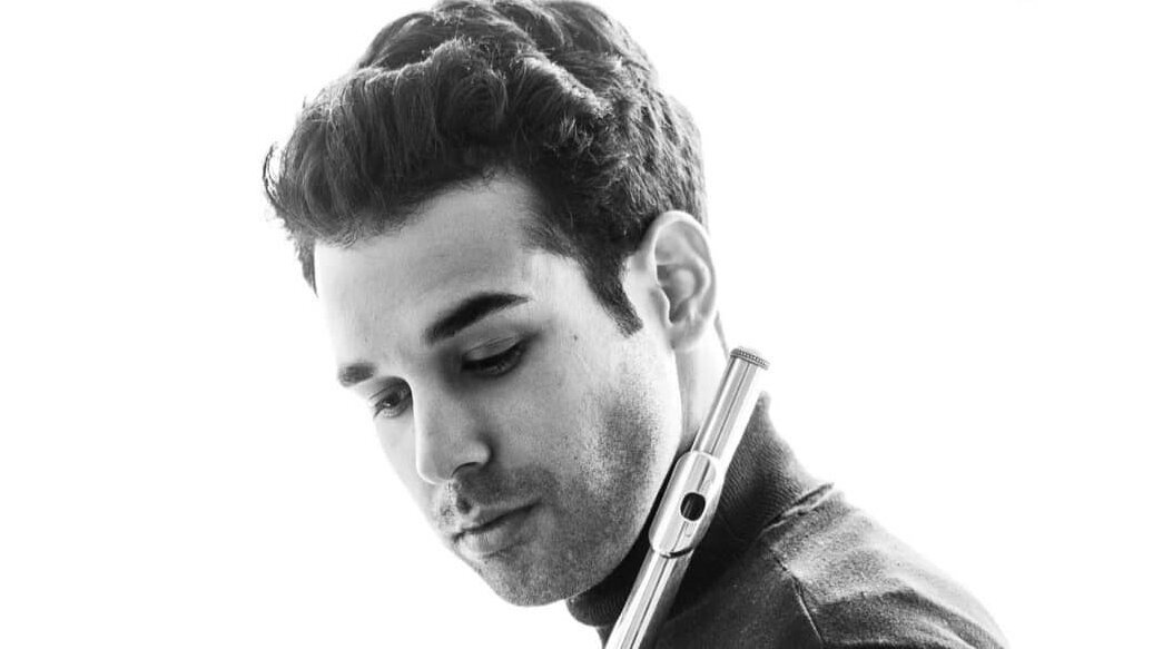 Der Querflötist Adrian Belmar