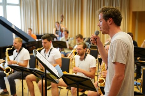 Die Big Band der Hochschule für Musik Freiburg bei der Probe.