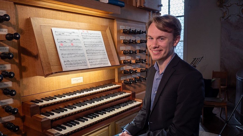 Johannes Opfermann an der Orgel