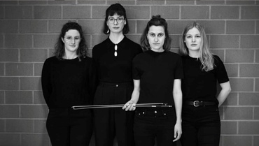 Gruppenfoto der Preisträgerinnen Lilli Schmitt, Camilla Pedini, Theresa Wagner und Clara Dietze