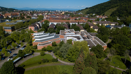 Die Hochschule für Musik Freiburg von oben