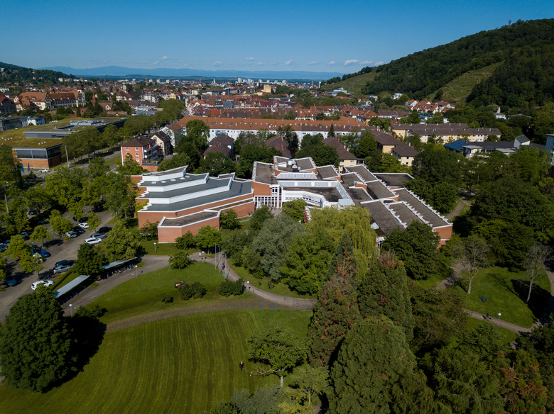 Luftaufnahme der Hochschule für Musik Freiburg