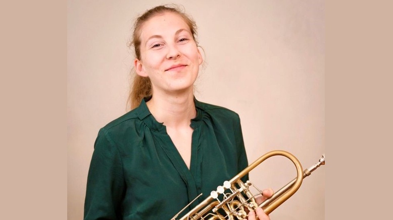 Sophia Kälber mit Trompete