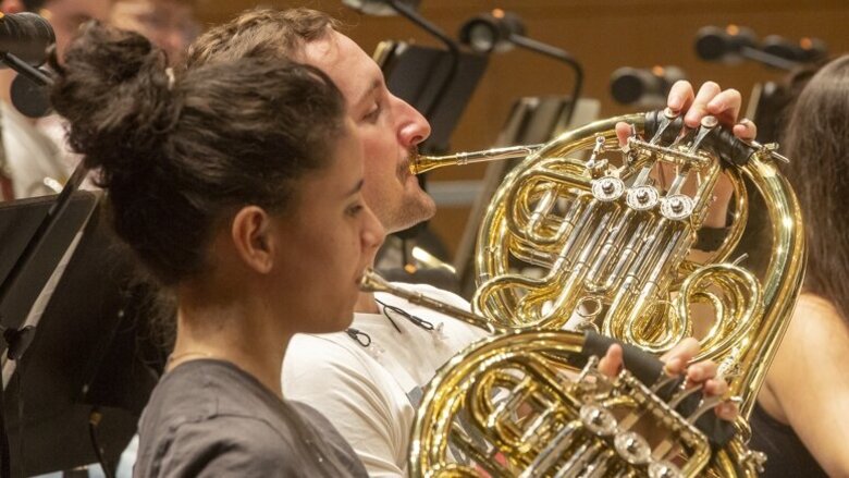 Zwei Hornisten der Hochschule für Musik Freiburg
