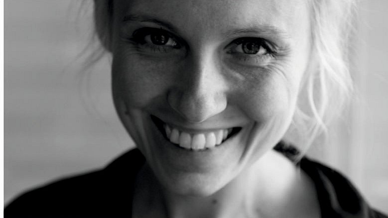 Schwarz-weiß-Porträt von Friederike Scheunchen