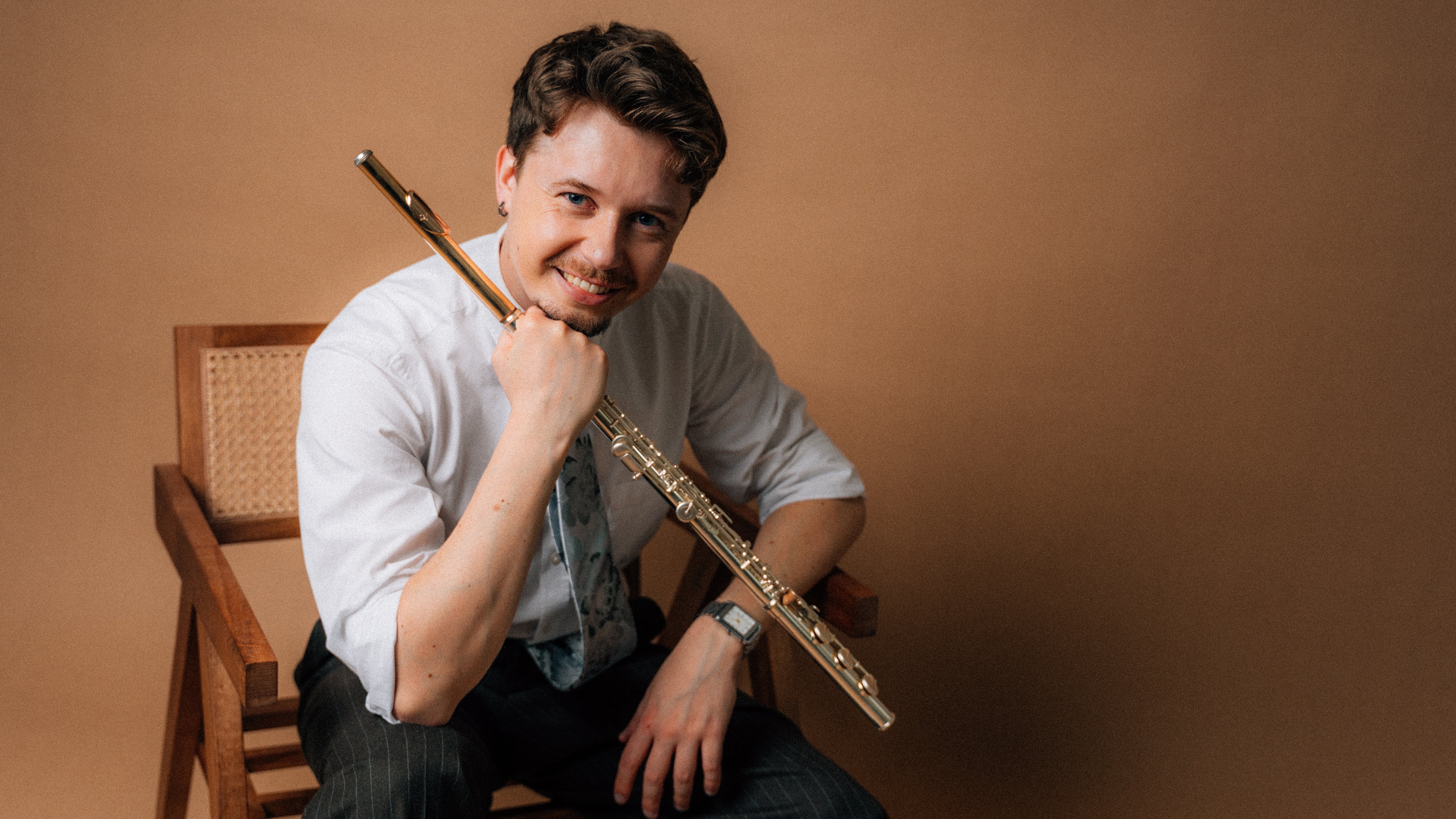 Kacper Dąbrowski mit Querflöte